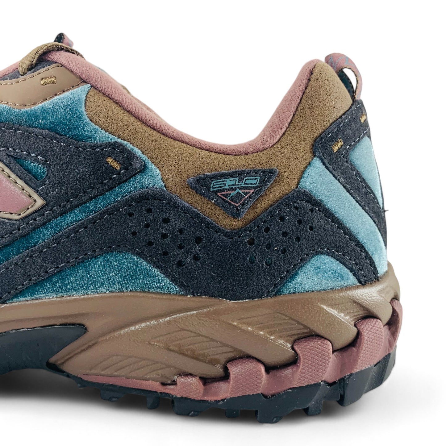 New Balance 610v1