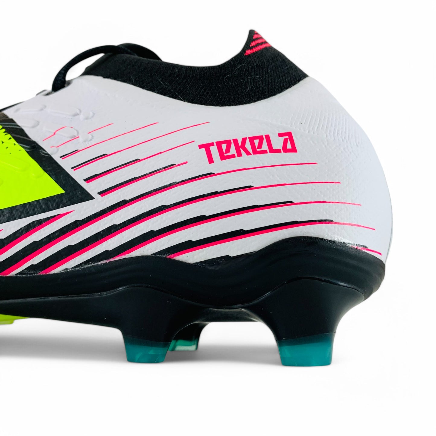 New Balance Tekela Pro Low Laced FG v4+